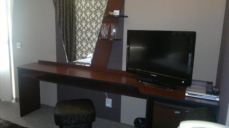 Triple Room with Balcony image 4
