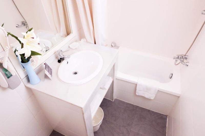 Double or Twin Room with Balcony image 2