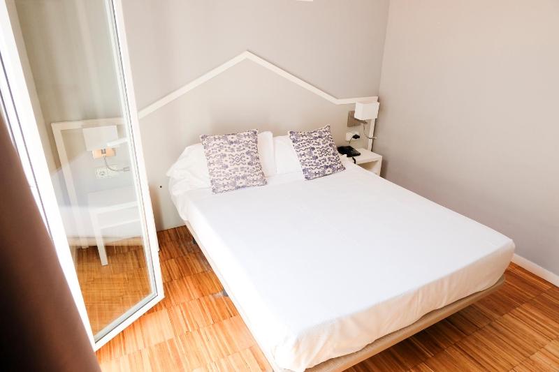 Double or Twin Room with Balcony image 1