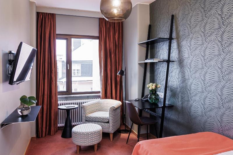 Compact Single Room image 1