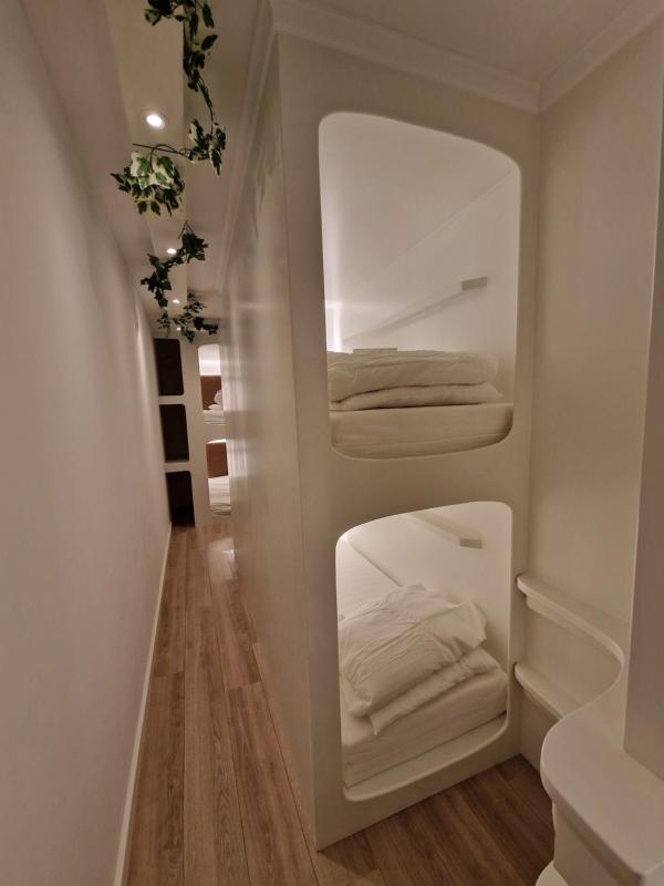 Bed in 8-Bed Mixed Dormitory Room image 1