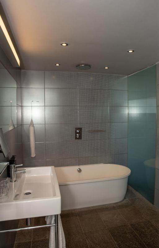 Junior Suite with Balcony image 2