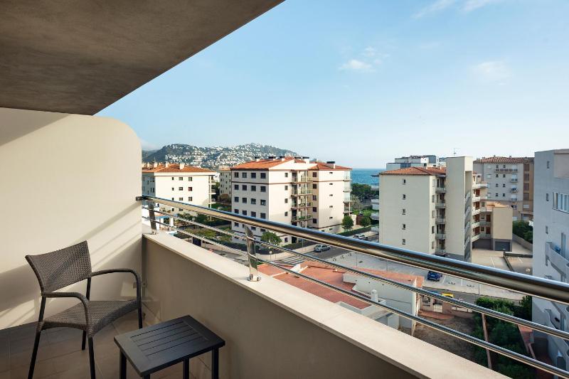 Double or Twin Room image 2