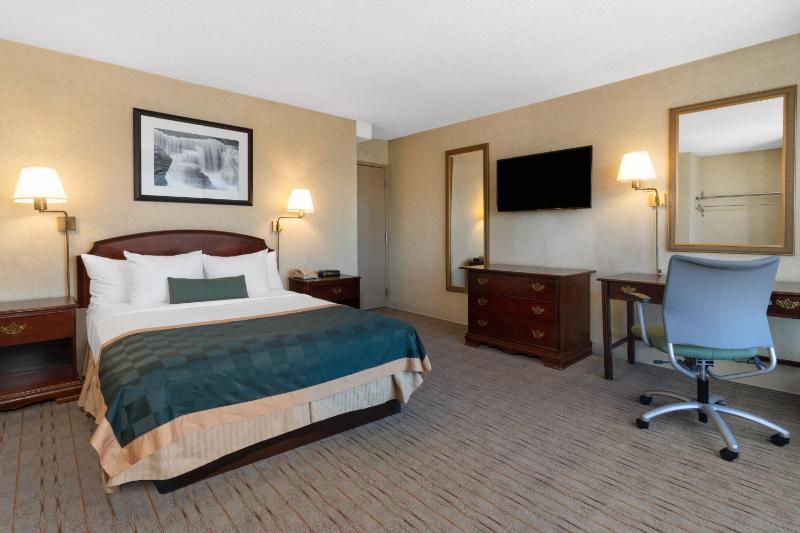 Queen Room - Non-Smoking image 1