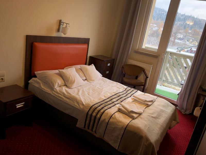 Small Double Room image 3