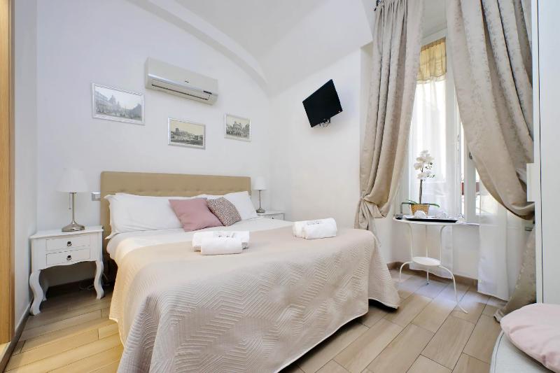 Deluxe Room image 4