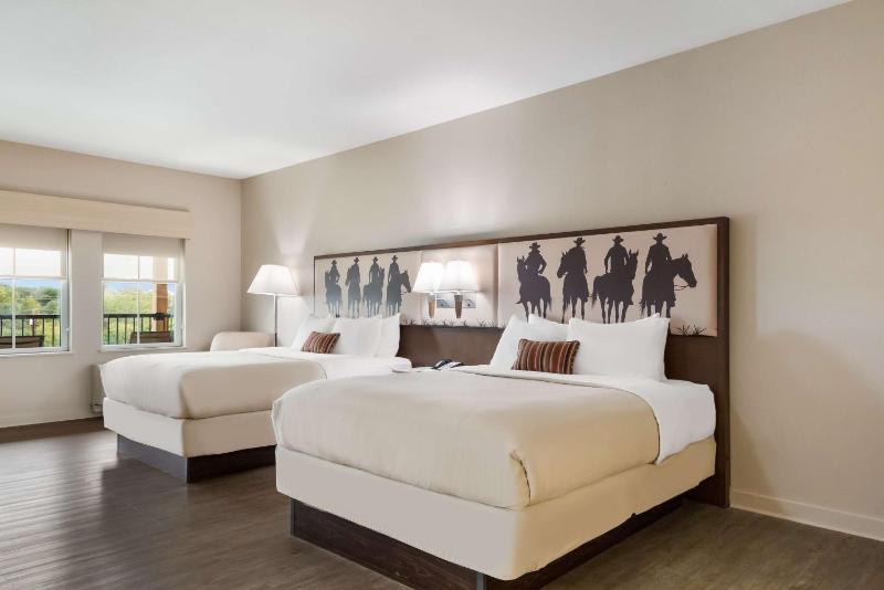 Suite with Two Queen Beds and Balcony image 1