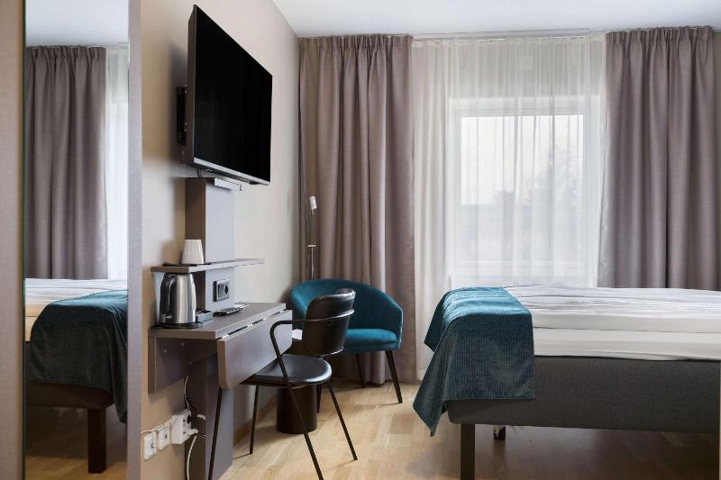 Standard Queen Room image 4