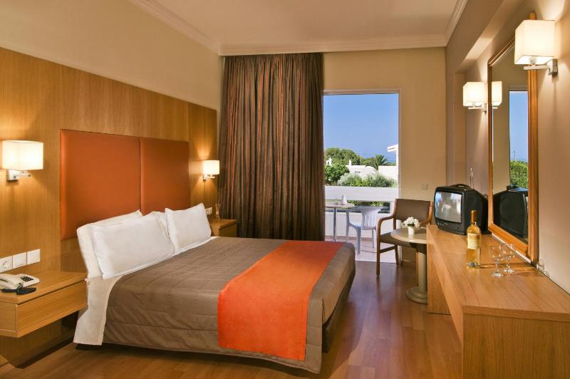 Family Comfort Two-Bedroom Room (3 Adults + 1 Child) image 3