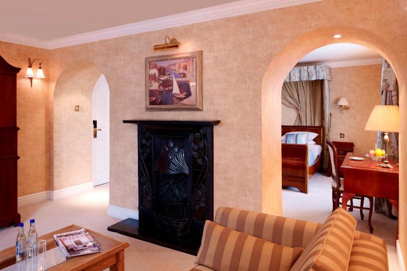 Executive Suite image 4