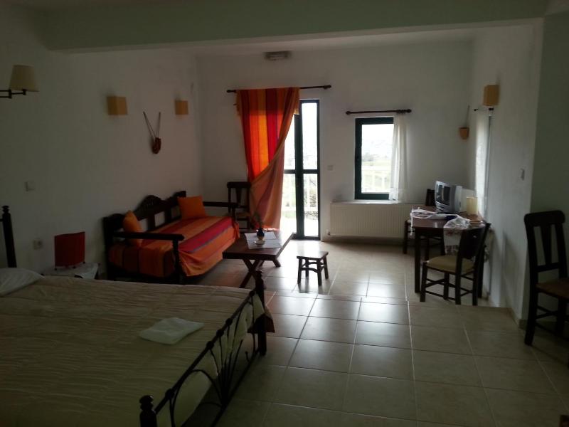 King Studio with Sofa Bed image 1