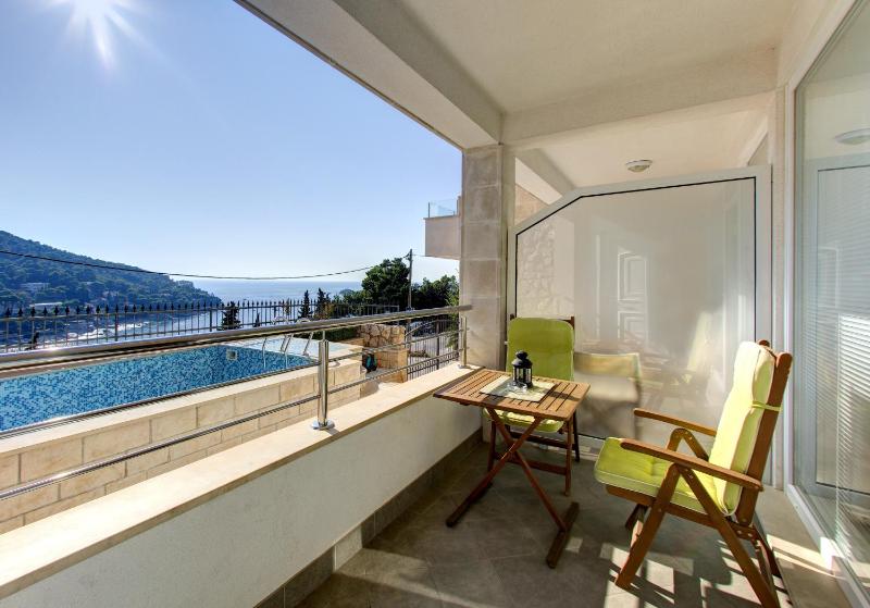 Studio with Sea View image 3