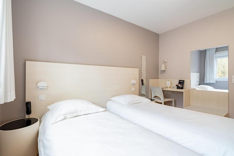 Superior Twin Room image 1
