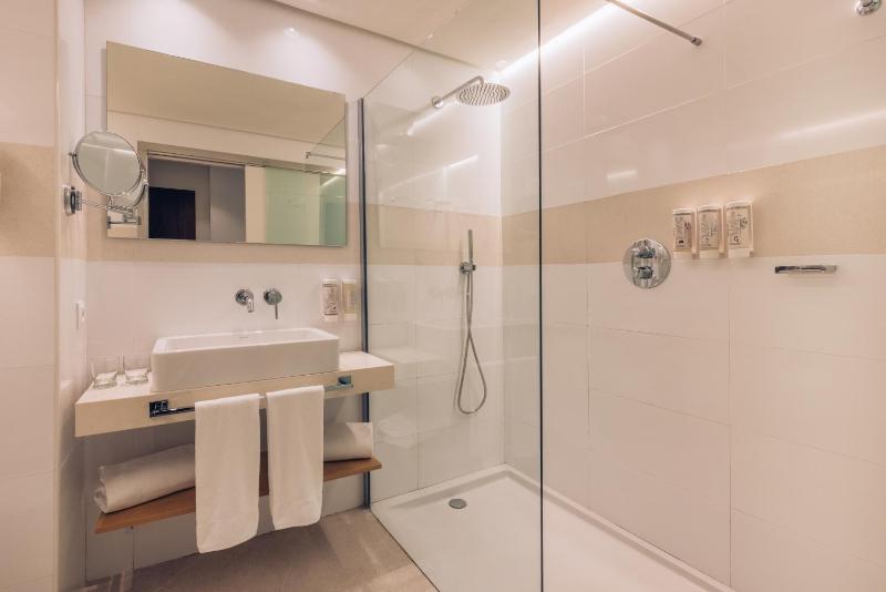Star Prestige Double Room with Executive Lounge Access (2 Adults) image 2