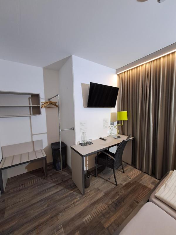 Budget Double Room image 4