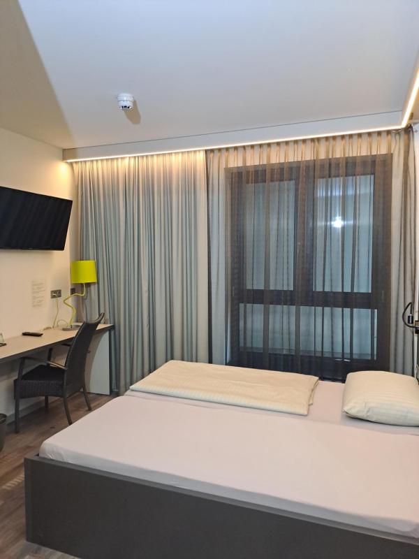 Budget Double Room image 3