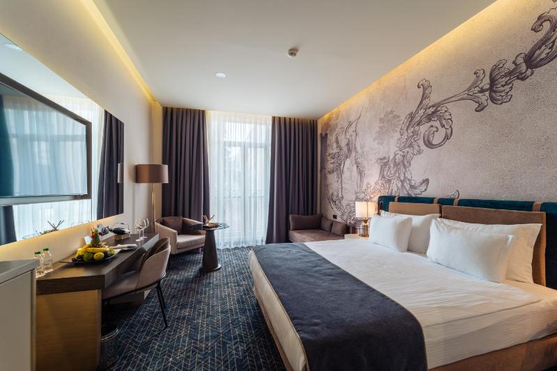 Deluxe Double or Twin Room image 1