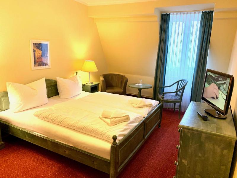 Small Double Room image 1