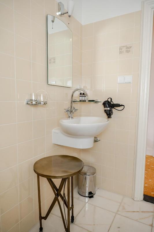 Standaard kamer met twee bedden image 3