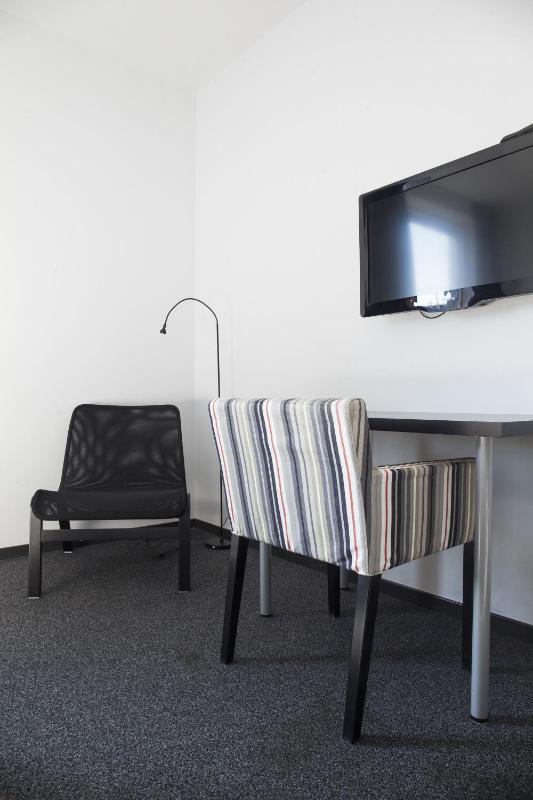 Single Room image 3
