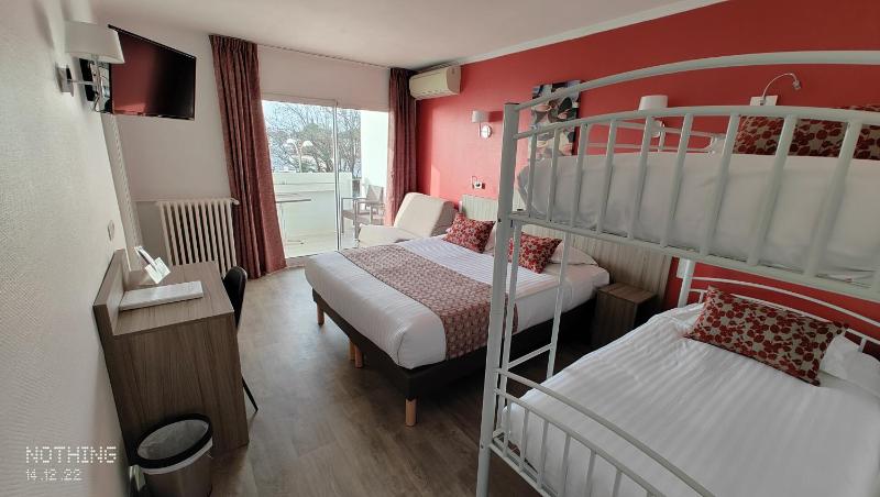 Logis Hôtel Les Bleuets - image 30