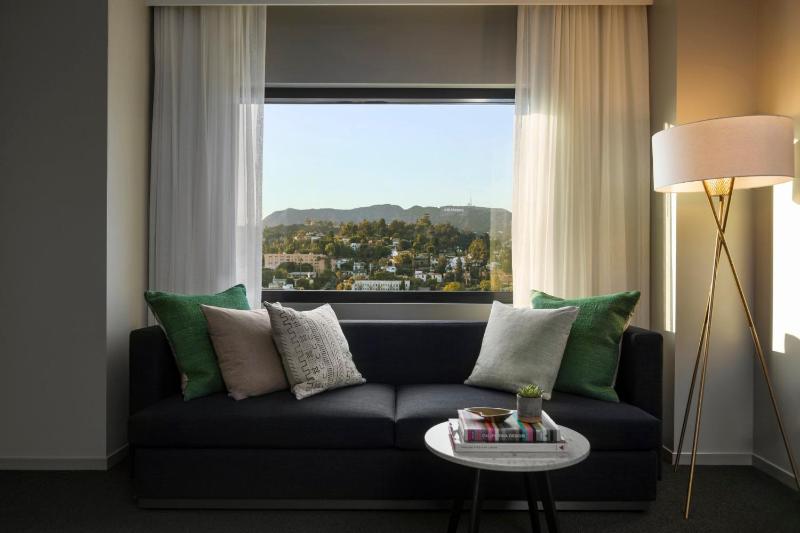 Essential King Room with Hollywood Sign View image 3