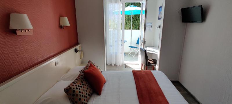 Logis Hôtel Les Bleuets - image 37