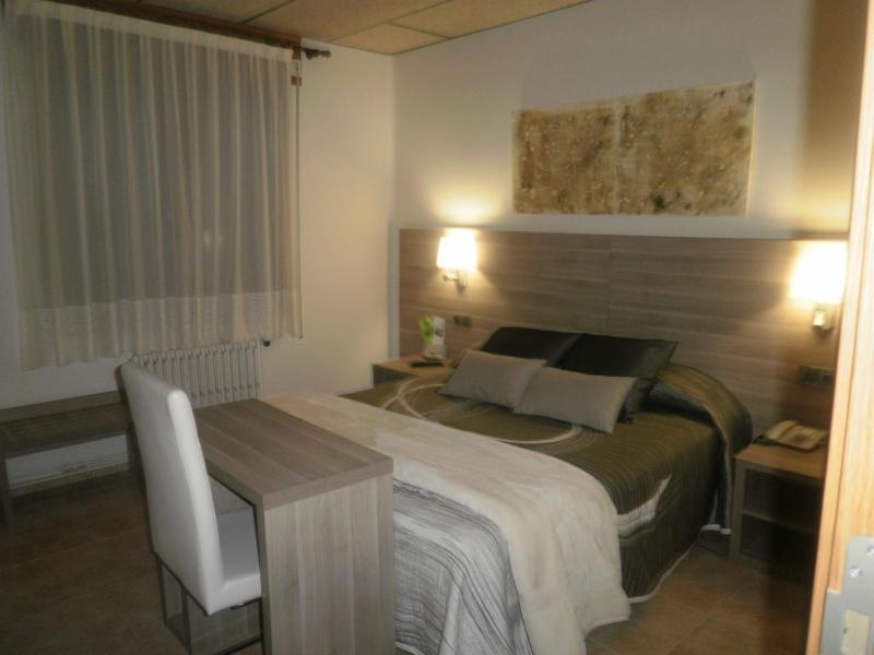 Standard Double or Twin Room image 1