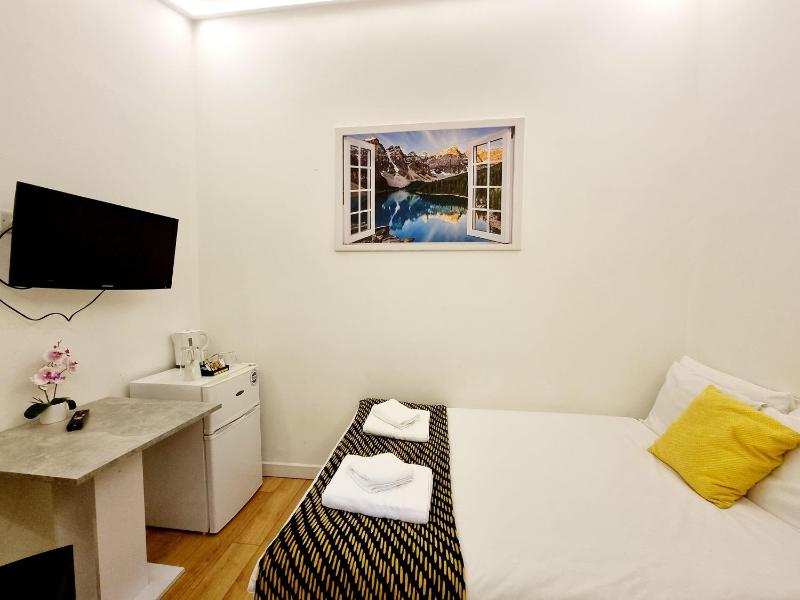 Budget Single Room image 3