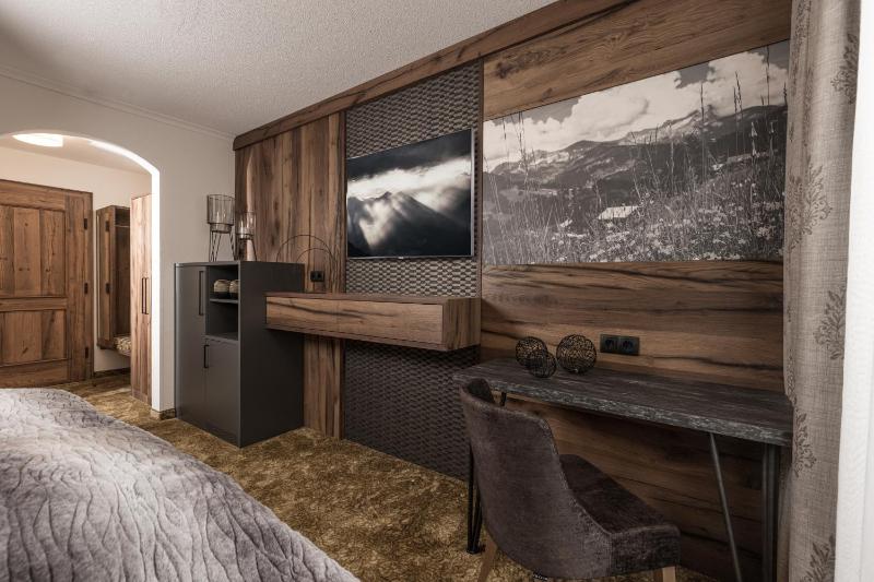 Standard Double Room with Balcony image 3