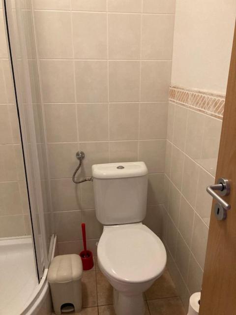 One-Bedroom Apartment image 3