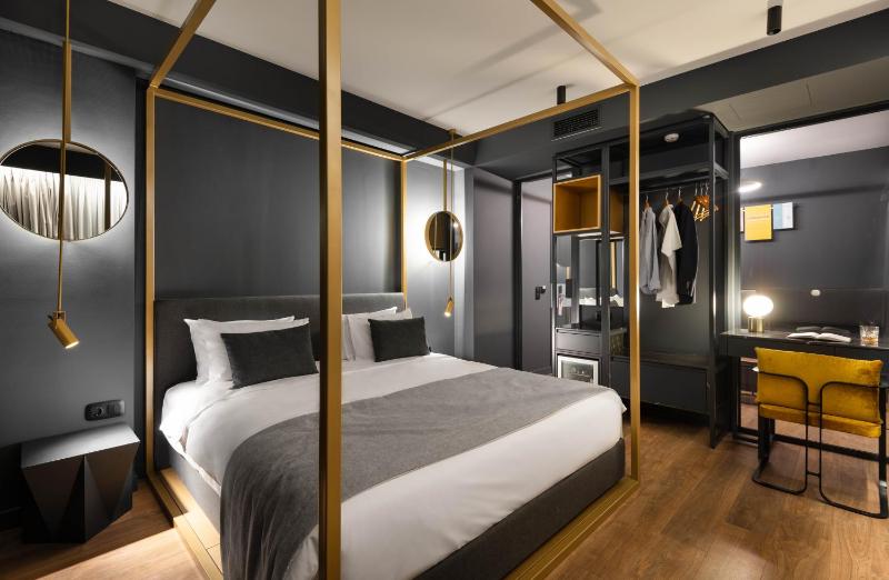 Deluxe Suite image 1