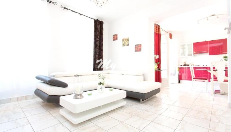 Appartement charmant près de Cannes avec balcon - image 2