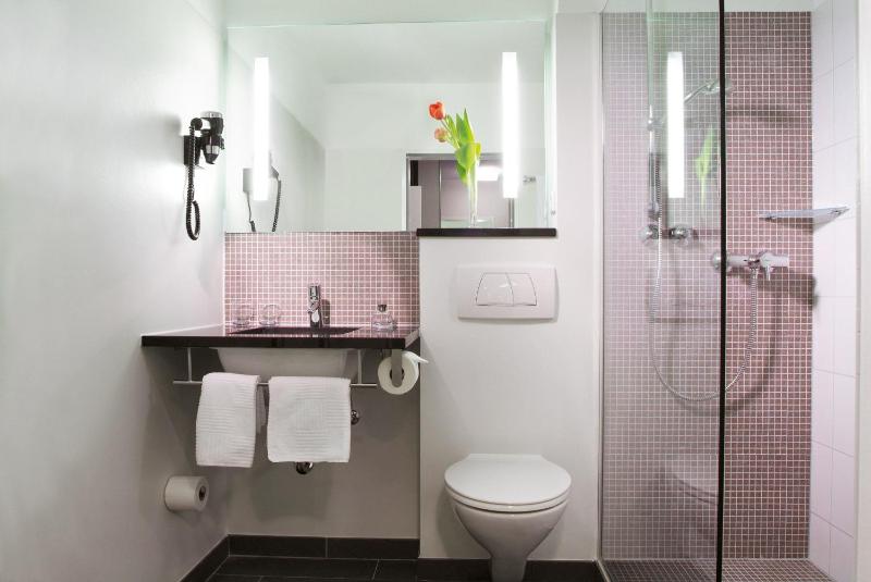 Double Room with Balcony image 3