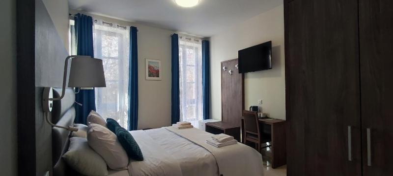 SQUARE HOTEL - image 25