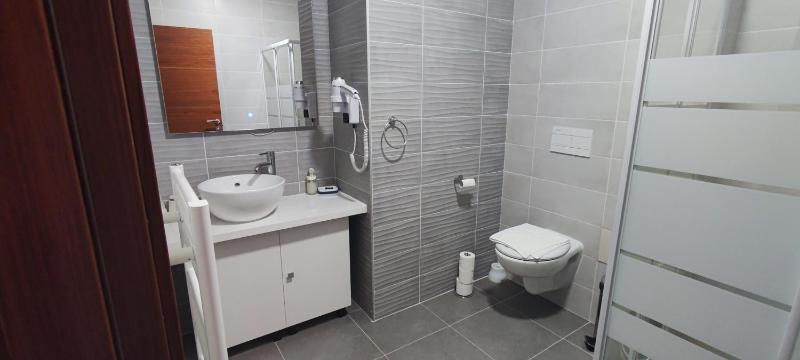 SQUARE HOTEL - image 28