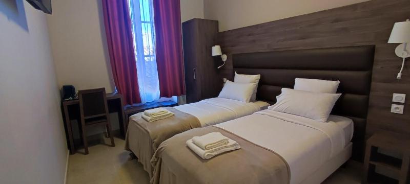 SQUARE HOTEL - image 12