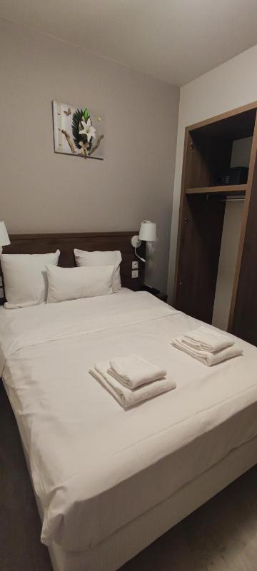SQUARE HOTEL - image 32