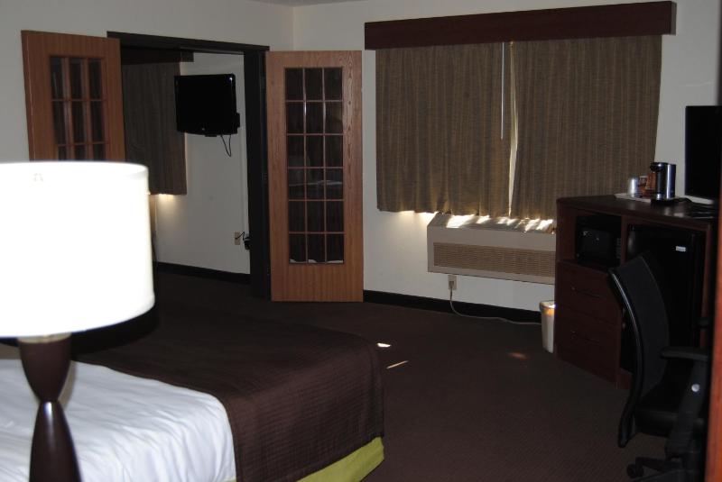 Two Room Suite - Second Floor/Non-Smoking image 4