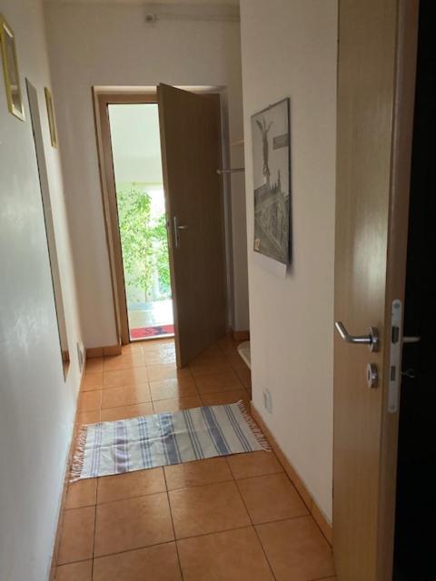 Queen Studio image 4