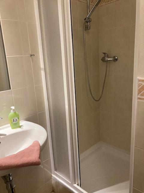 Queen Studio image 3