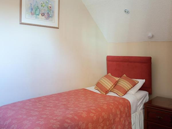 Small Single Room image 1