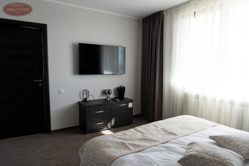 One-Bedroom Apartment image 4