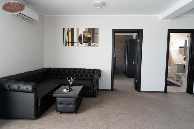 One-Bedroom Apartment image 2