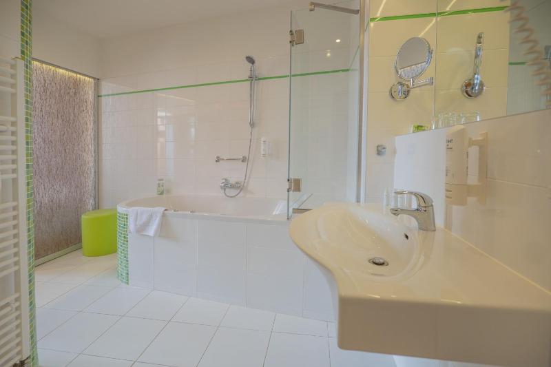 Suite with Spa Bath image 3