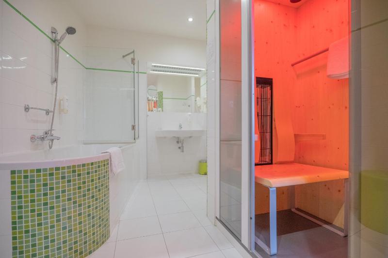 Suite with Spa Bath image 2