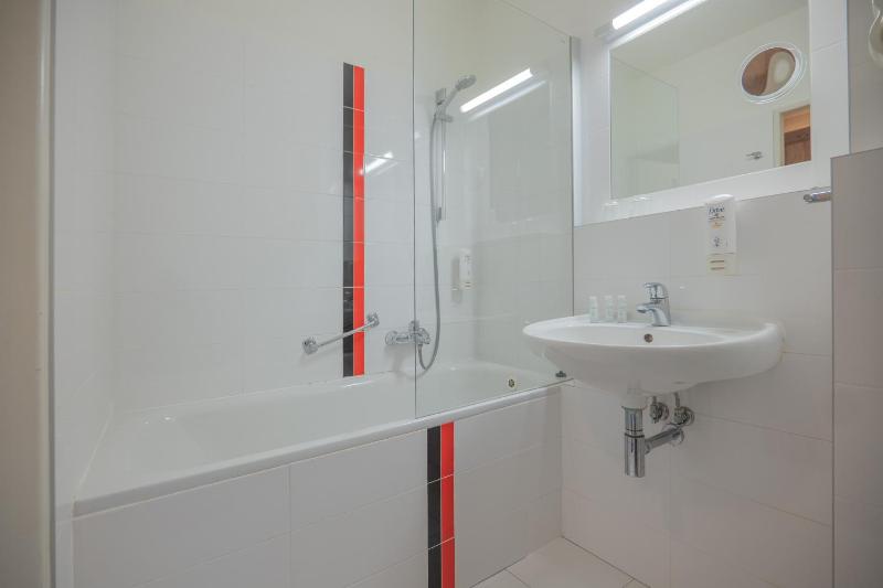Double or Twin Room image 4