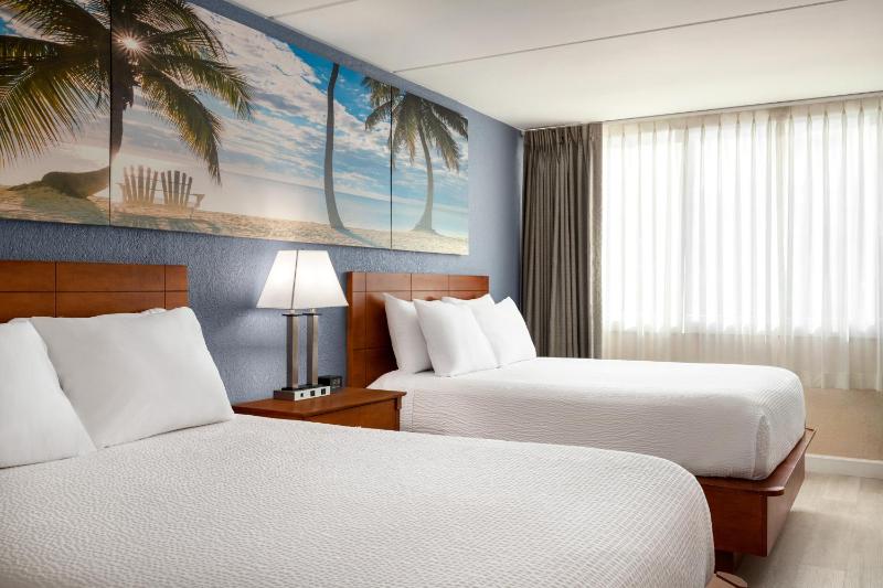 Double Room with Two Queen Beds and Tub- Disability Access / Non Smoking image 1