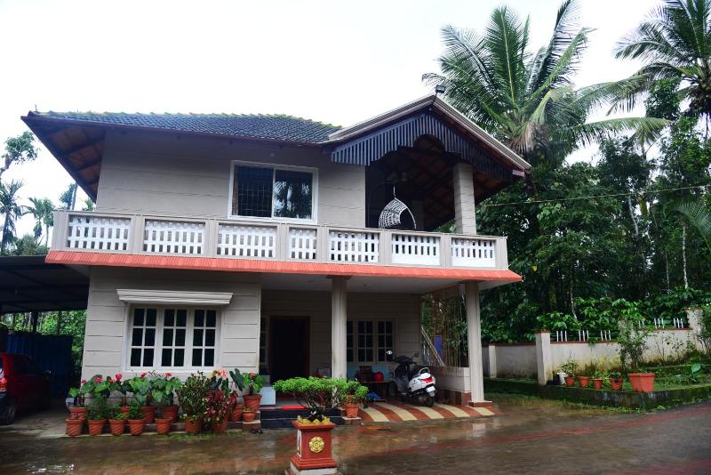Mourya Homestay - 2BH Estate Balcony - image 2