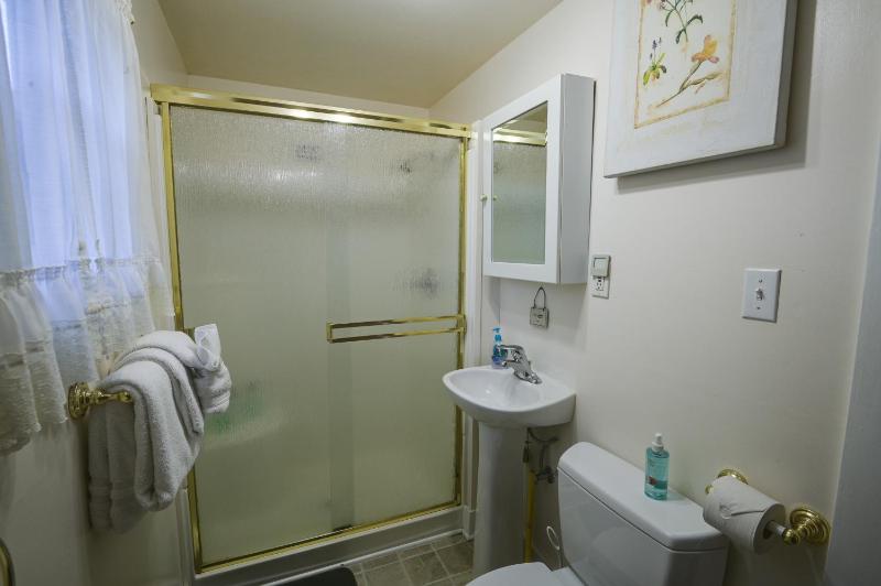 Deluxe King Room image 2